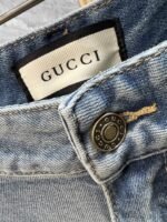 ⁦بنطلون جينز غوتشي الجديد بثلاث علامات كاملة⁩ - الصورة ⁦5⁩