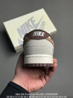 ⁦حذاء Nike SB Dunk Low Pro QS⁩ - الصورة ⁦4⁩