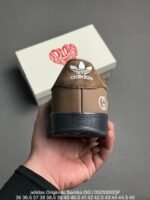 ⁦حذاء adidas Originals Samba OG x Gucci⁩ - الصورة ⁦4⁩