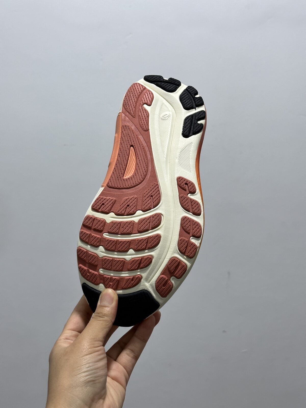 ⁦حذاء ASICS GEL-KAYANO 31⁩ - الصورة ⁦4⁩