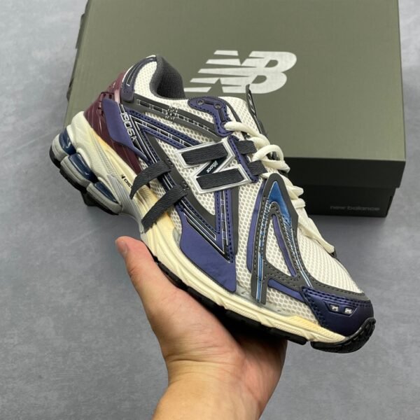 حذاء New Balance 1906