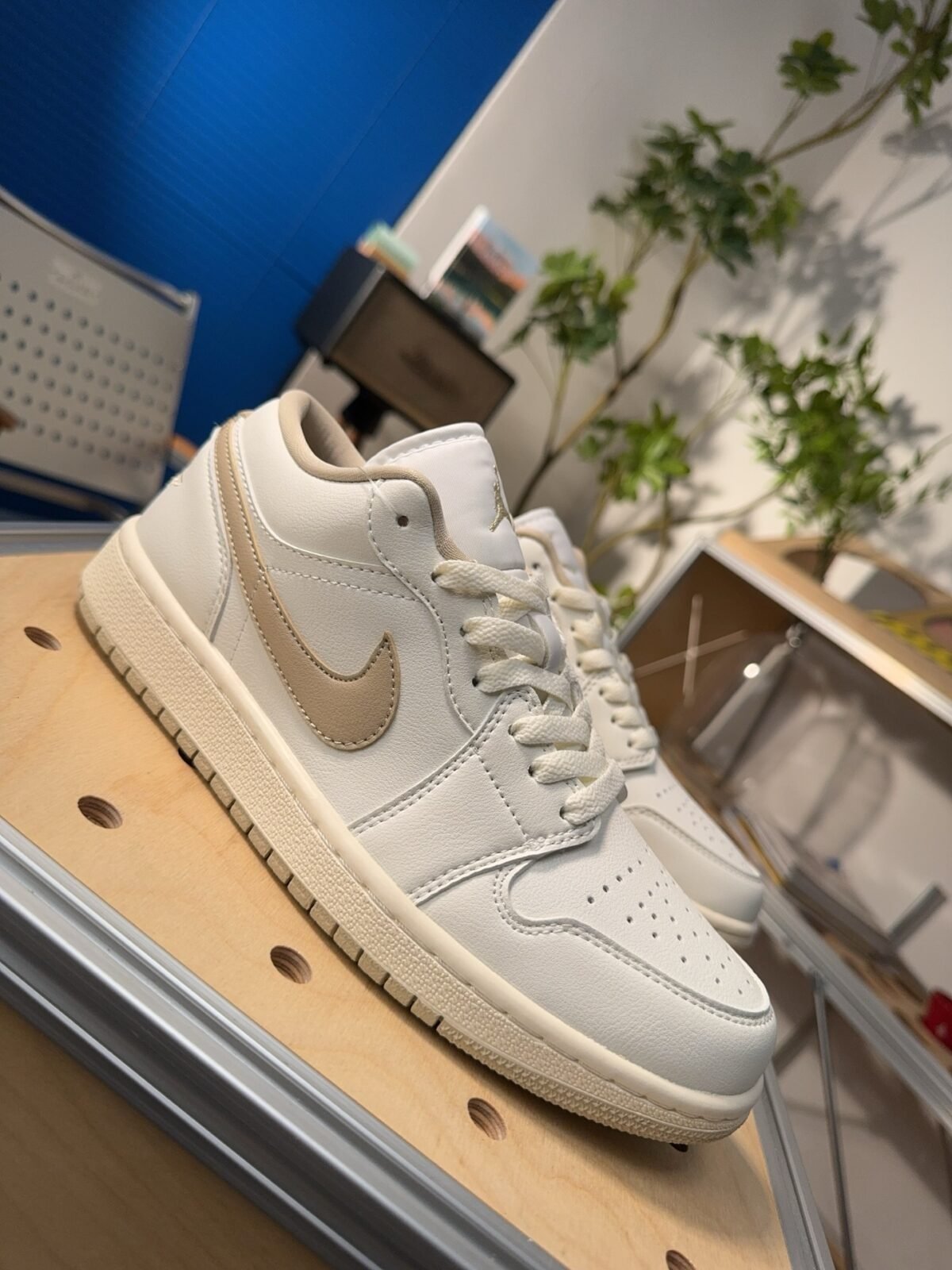 ⁦حذاء Nike Air Jordan 1 Low AJ1⁩ - الصورة ⁦3⁩