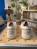 ⁦حذاء Nike Air Jordan 1 Low AJ1⁩ - الصورة ⁦4⁩