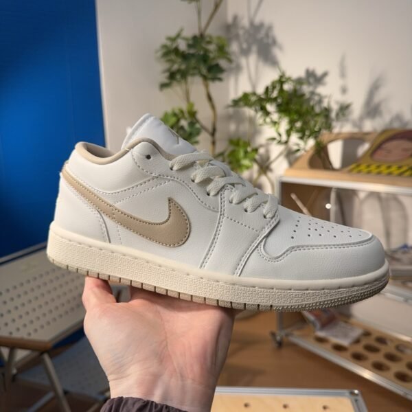 حذاء Nike Air Jordan 1 Low AJ1