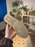 ⁦حذاء Nike Air Jordan 1 Low AJ1⁩ - الصورة ⁦7⁩