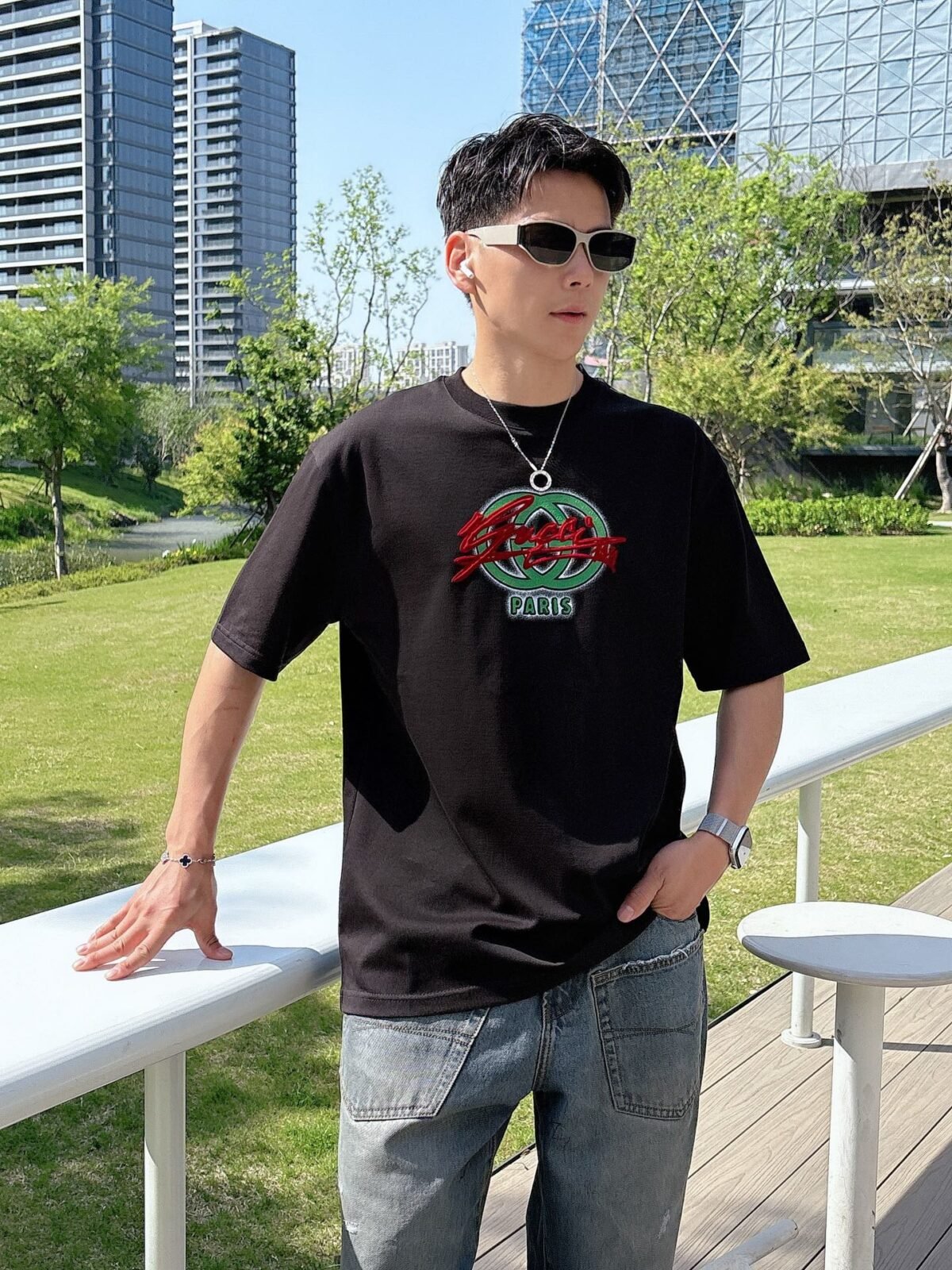 ⁦تيشيرت غوتشي الجديد بأكمام قصيرة وياقة مستديرة⁩ - الصورة ⁦4⁩