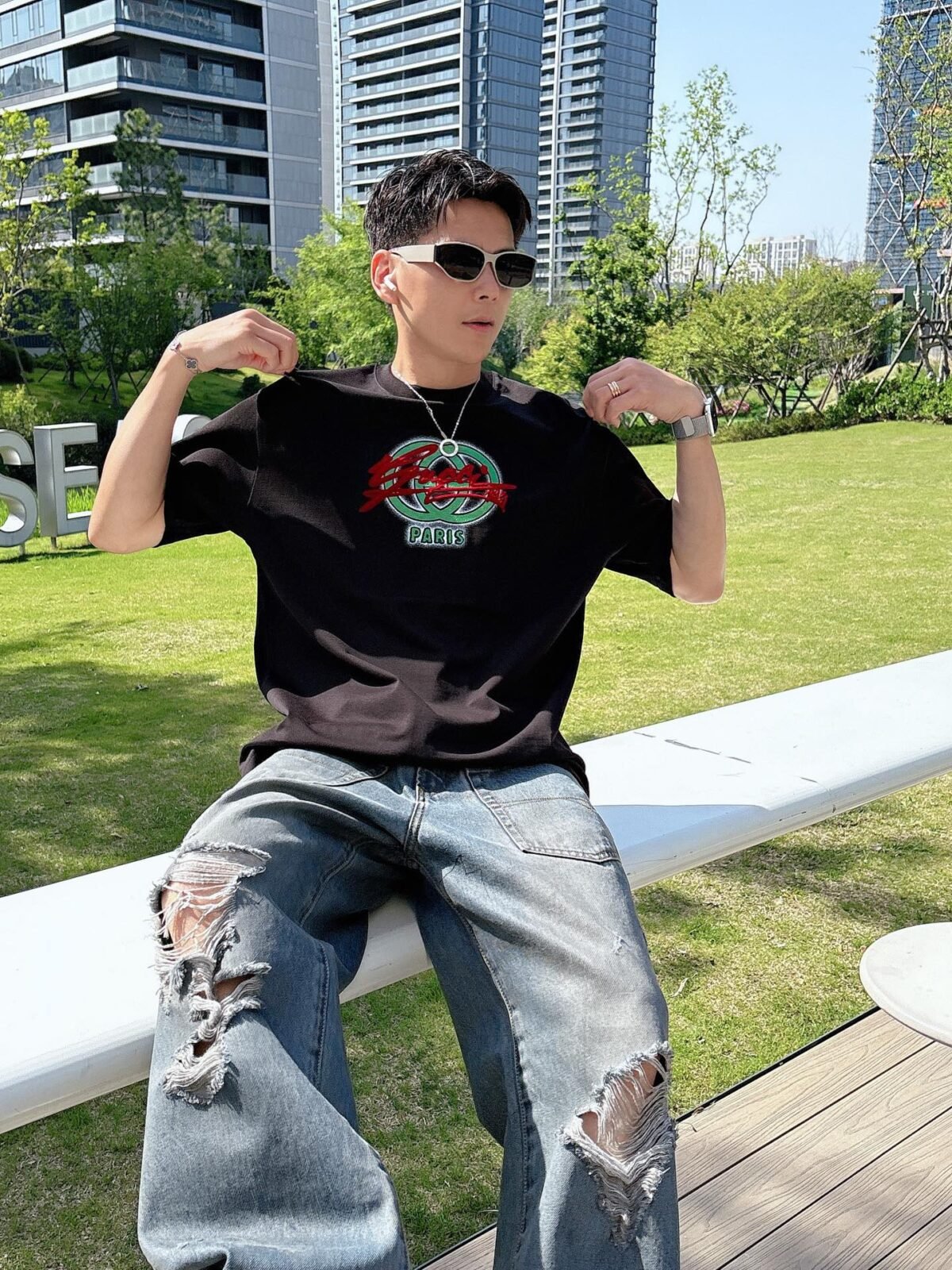 ⁦تيشيرت غوتشي الجديد بأكمام قصيرة وياقة مستديرة⁩ - الصورة ⁦3⁩