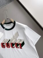 ⁦تيشيرت غوتشي الجديد بأكمام قصيرة وياقة دائرية⁩ - الصورة ⁦4⁩