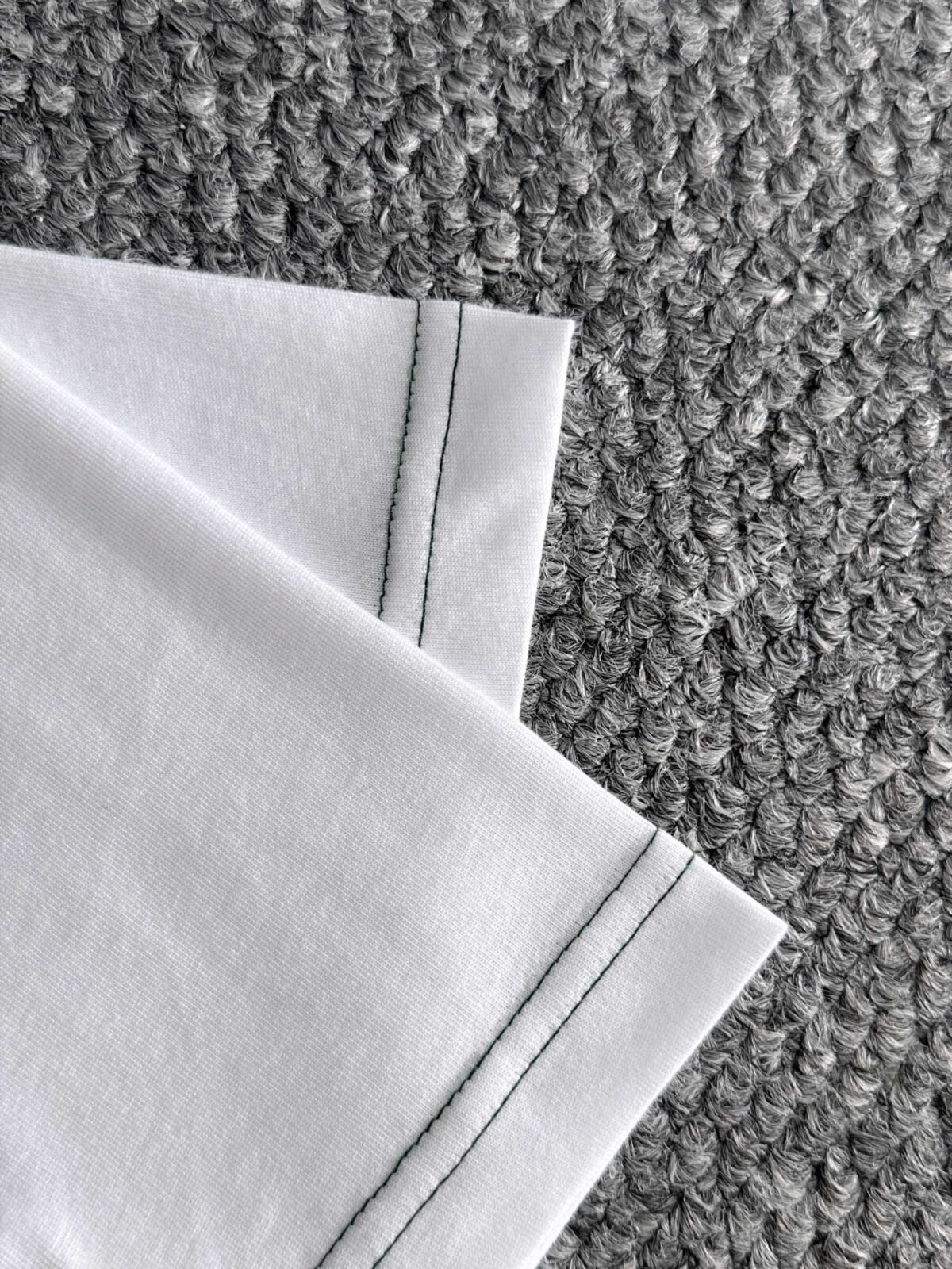 ⁦تيشيرت غوتشي الجديد بأكمام قصيرة وياقة دائرية⁩ - الصورة ⁦7⁩