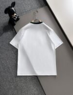 ⁦تيشيرت غوتشي الجديد بأكمام قصيرة وياقة دائرية⁩ - الصورة ⁦3⁩