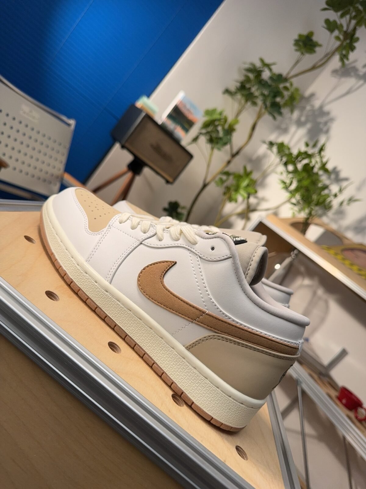 ⁦حذاء Nike Air Jordan 1 Low AJ1⁩ - الصورة ⁦5⁩