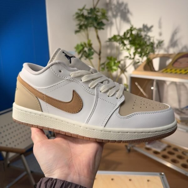 حذاء Nike Air Jordan 1 Low AJ1