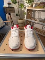 ⁦حذاء Nike Air Jordan 1 Low AJ1⁩ - الصورة ⁦2⁩