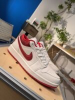 ⁦حذاء Nike Air Jordan 1 Low AJ1⁩ - الصورة ⁦3⁩