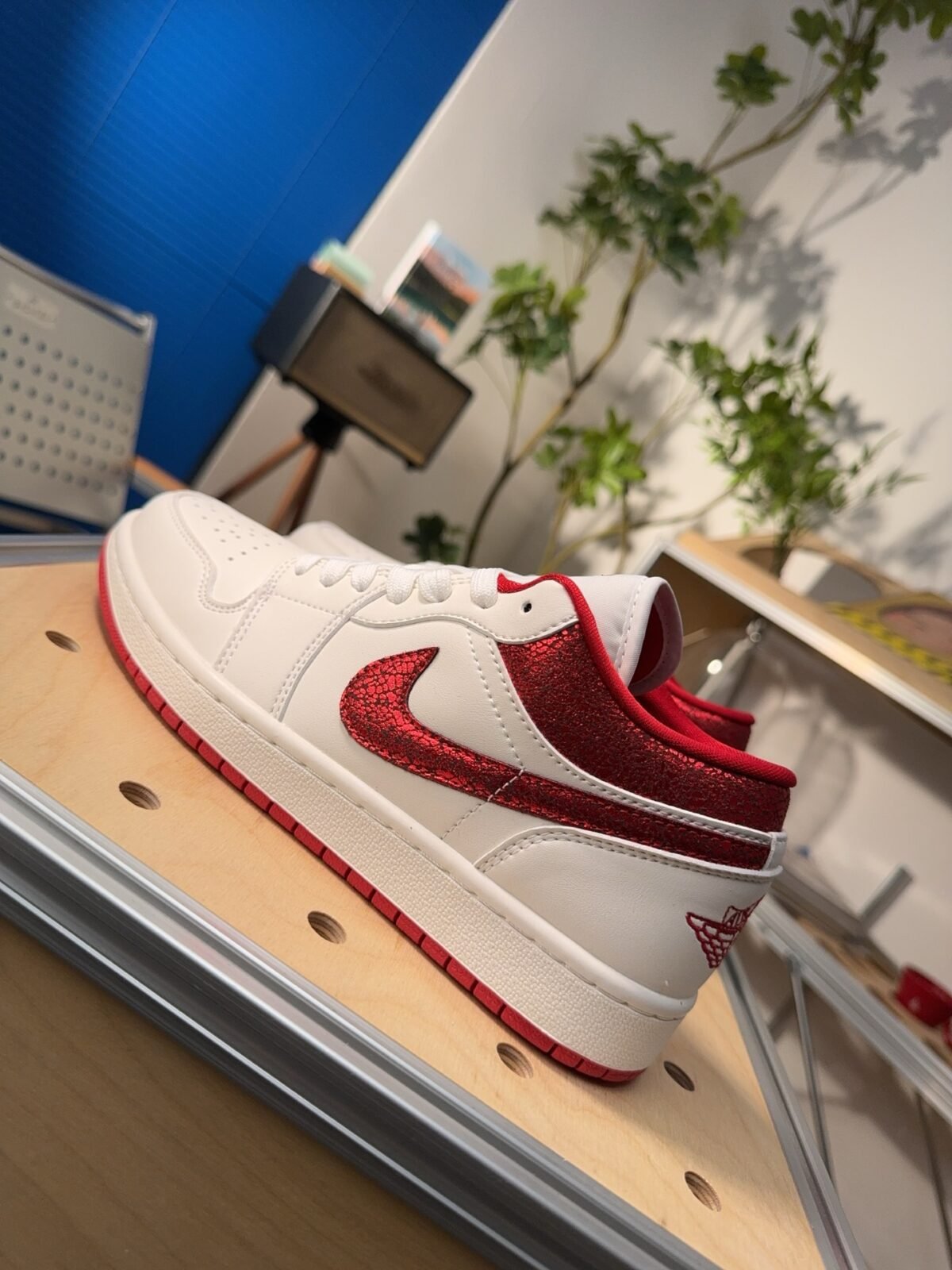 ⁦حذاء Nike Air Jordan 1 Low AJ1⁩ - الصورة ⁦5⁩