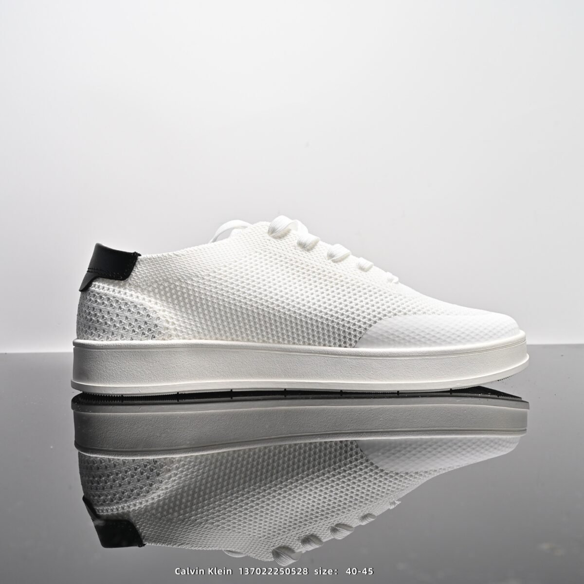 ⁦حذاء Calvin Klein الكاجوال⁩ - الصورة ⁦2⁩