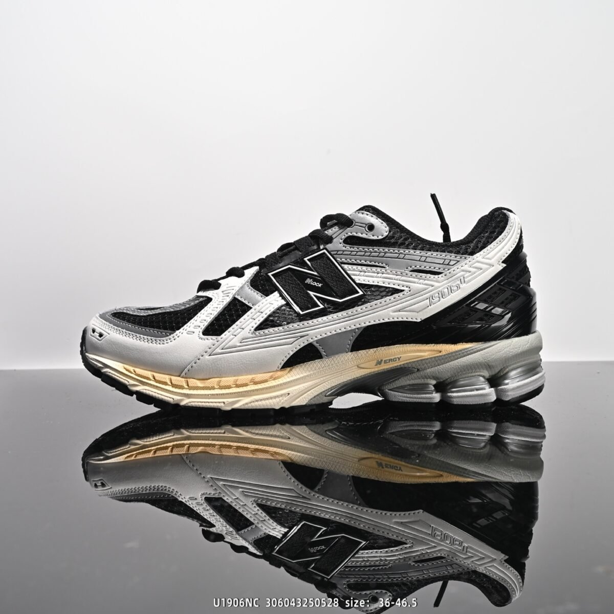 ⁦حذاء New Balance M1906⁩ - الصورة ⁦1⁩