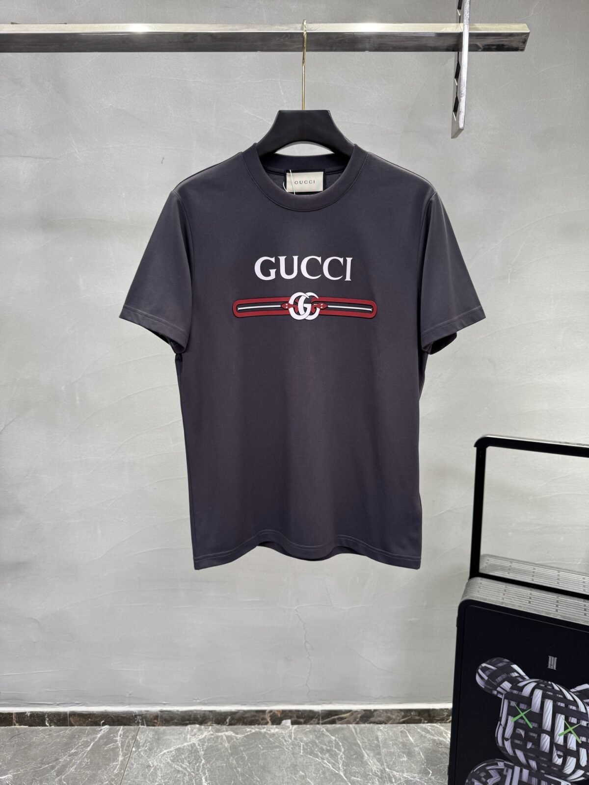 ⁦تيشيرت غوتشي الصيفي الجديد! تصميم كلاسيكي وبسيط.⁩ - الصورة ⁦2⁩