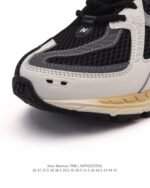 ⁦حذاء New Balance M1906⁩ - الصورة ⁦7⁩