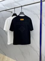 ⁦تيشيرت لويس فويتون الجديد بياقة دائرية⁩ - الصورة ⁦3⁩