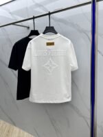 ⁦تيشيرت لويس فويتون الجديد بياقة دائرية⁩ - الصورة ⁦4⁩