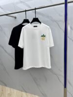 ⁦تيشيرت لويس فويتون الخارجي الجديد بياقة دائرية.⁩ - الصورة ⁦2⁩