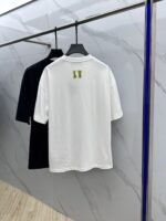 ⁦تيشيرت لويس فويتون الجديد بياقة دائرية⁩ - الصورة ⁦4⁩