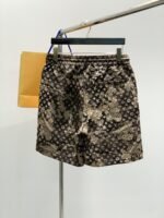 ⁦بدلة لويس فويتون أنيقة وعصرية، مميزة جدًا على الجسم⁩ - الصورة ⁦5⁩