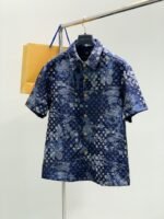 ⁦بدلة لويس فويتون أنيقة وعصرية، مميزة جدًا على الجسم⁩ - الصورة ⁦2⁩