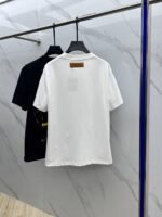 ⁦تيشيرت لويس فويتون الجديد بياقة دائرية⁩ - الصورة ⁦4⁩