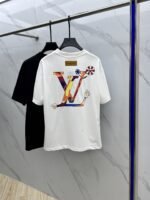 ⁦تيشيرت لويس فويتون الجديد بياقة دائرية⁩ - الصورة ⁦4⁩