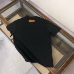 ⁦تيشيرت لويس فويتون بأكمام قصيرة⁩ - الصورة ⁦3⁩