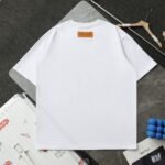 ⁦تيشيرت لويس فويتون الجديد، كاجوال، بأكمام قصيرة، مطرز بشعار صغير⁩ - الصورة ⁦3⁩