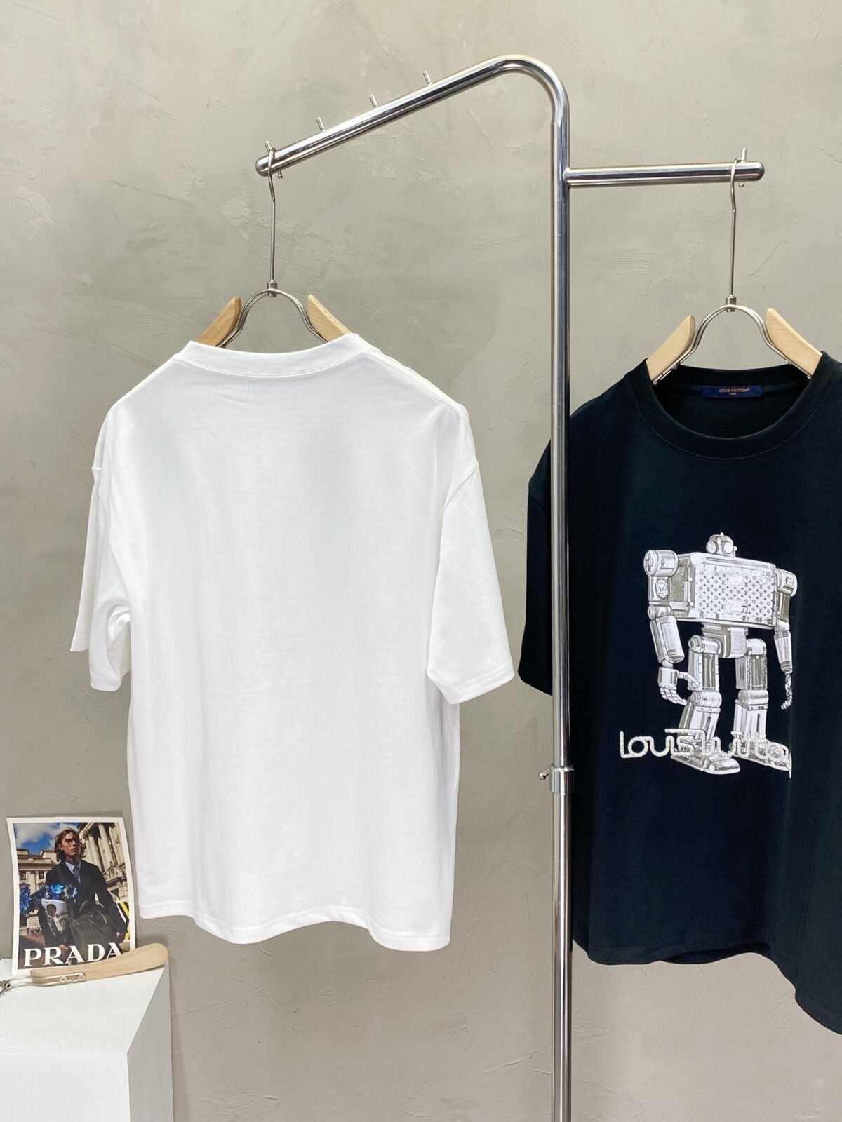 ⁦قميص لويس فويتون رجالي جديد كاجوال بأكمام قصيرة⁩ - الصورة ⁦3⁩