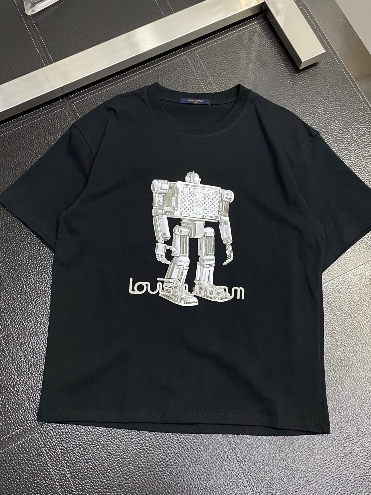 ⁦قميص لويس فويتون رجالي جديد كاجوال بأكمام قصيرة⁩ - الصورة ⁦4⁩