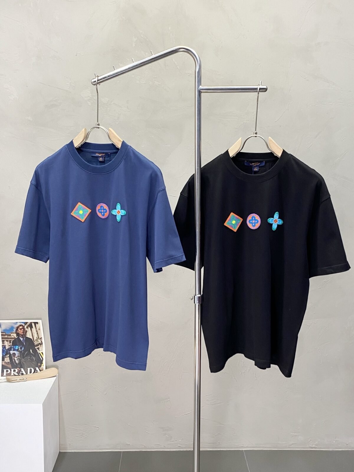 ⁦قميص لويس فويتون رجالي جديد كاجوال بأكمام قصيرة⁩ - الصورة ⁦3⁩