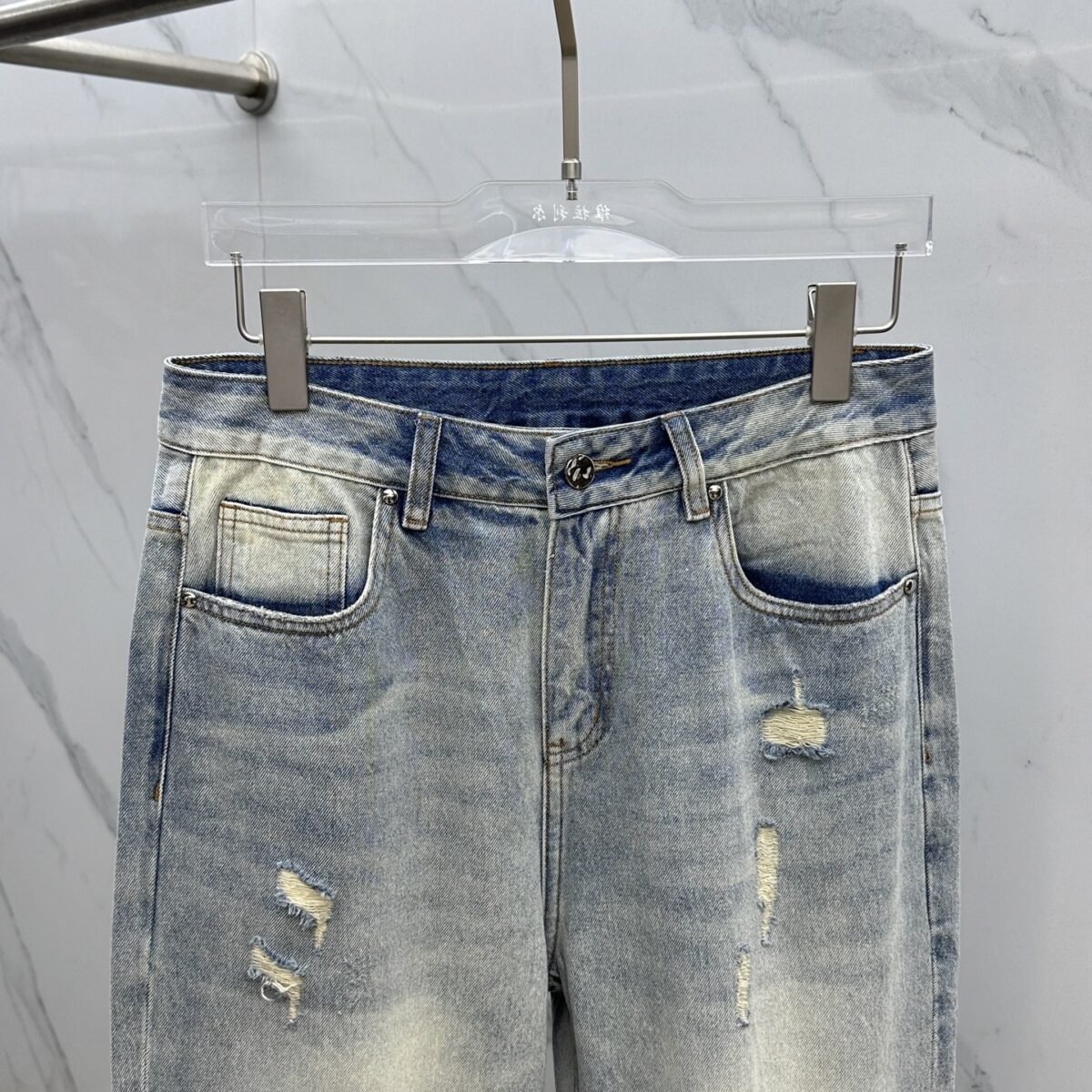 ⁦جينز لويس فويتون فاخر⁩ - الصورة ⁦2⁩