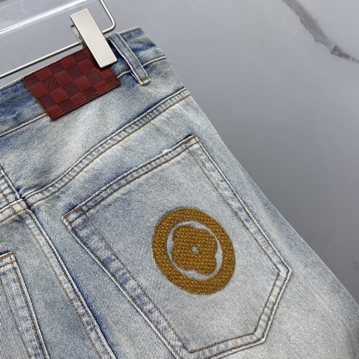 ⁦جينز لويس فويتون فاخر⁩ - الصورة ⁦6⁩