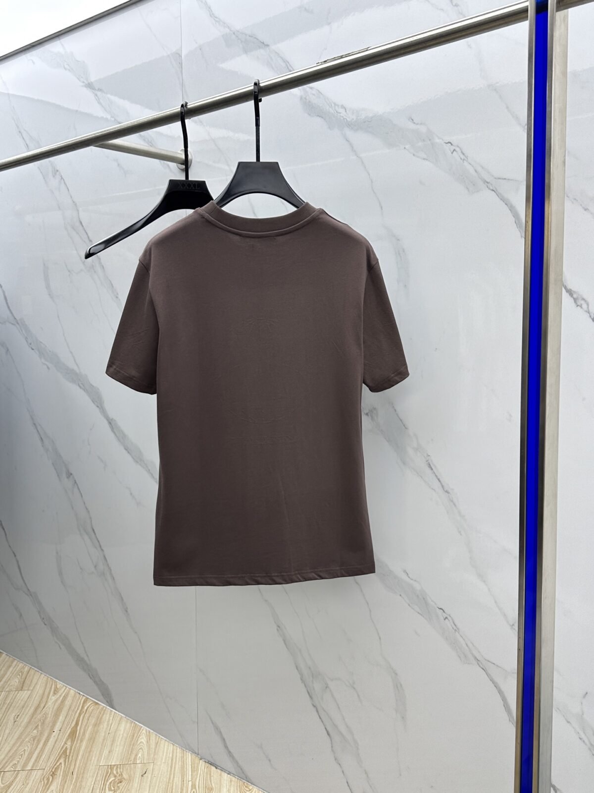 ⁦تيشيرت لويس فويتون الجديد بياقة دائرية⁩ - الصورة ⁦2⁩