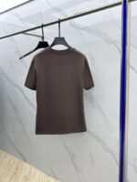 ⁦تيشيرت لويس فويتون الجديد بياقة دائرية⁩ - الصورة ⁦2⁩