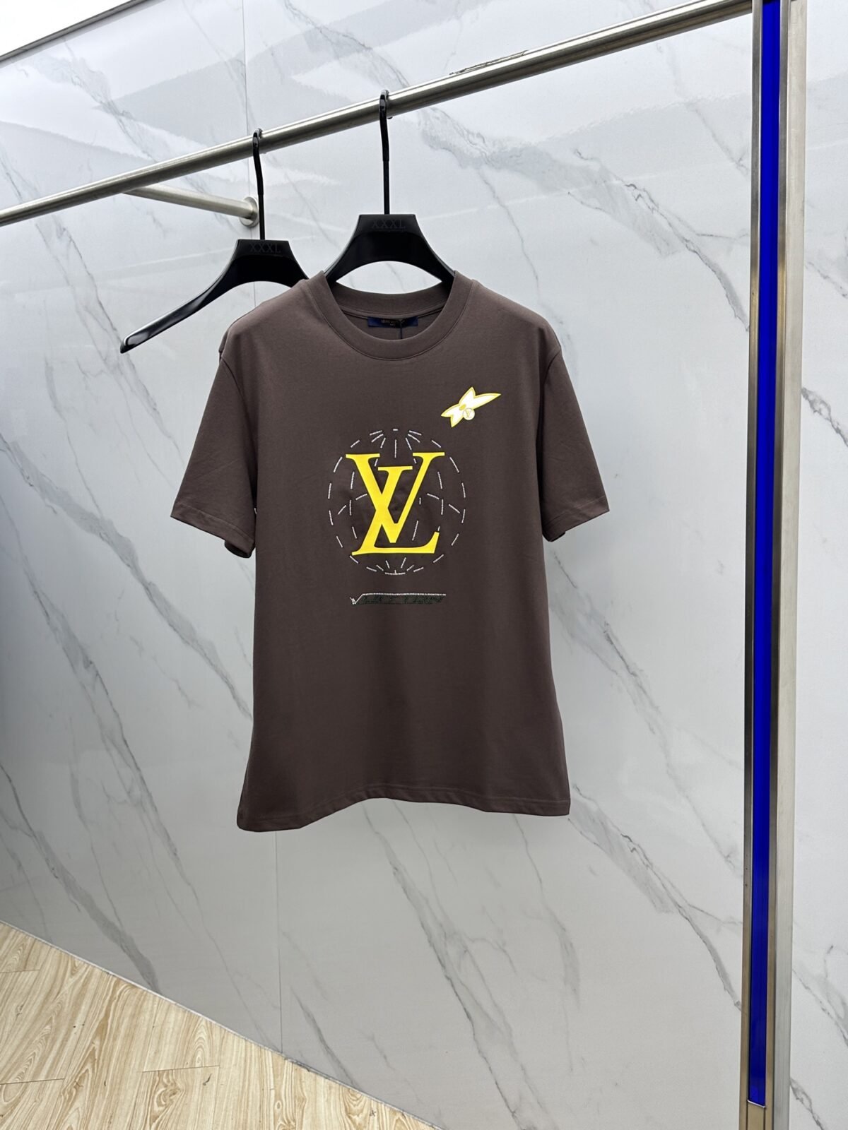 wsxc1748705319477_0 تيشيرت لويس فويتون الجديد بياقة دائرية - الصورة 1