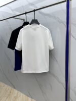 ⁦تيشيرت لويس فويتون الخارجي الجديد ذو الرقبة المستديرة⁩ - الصورة ⁦4⁩