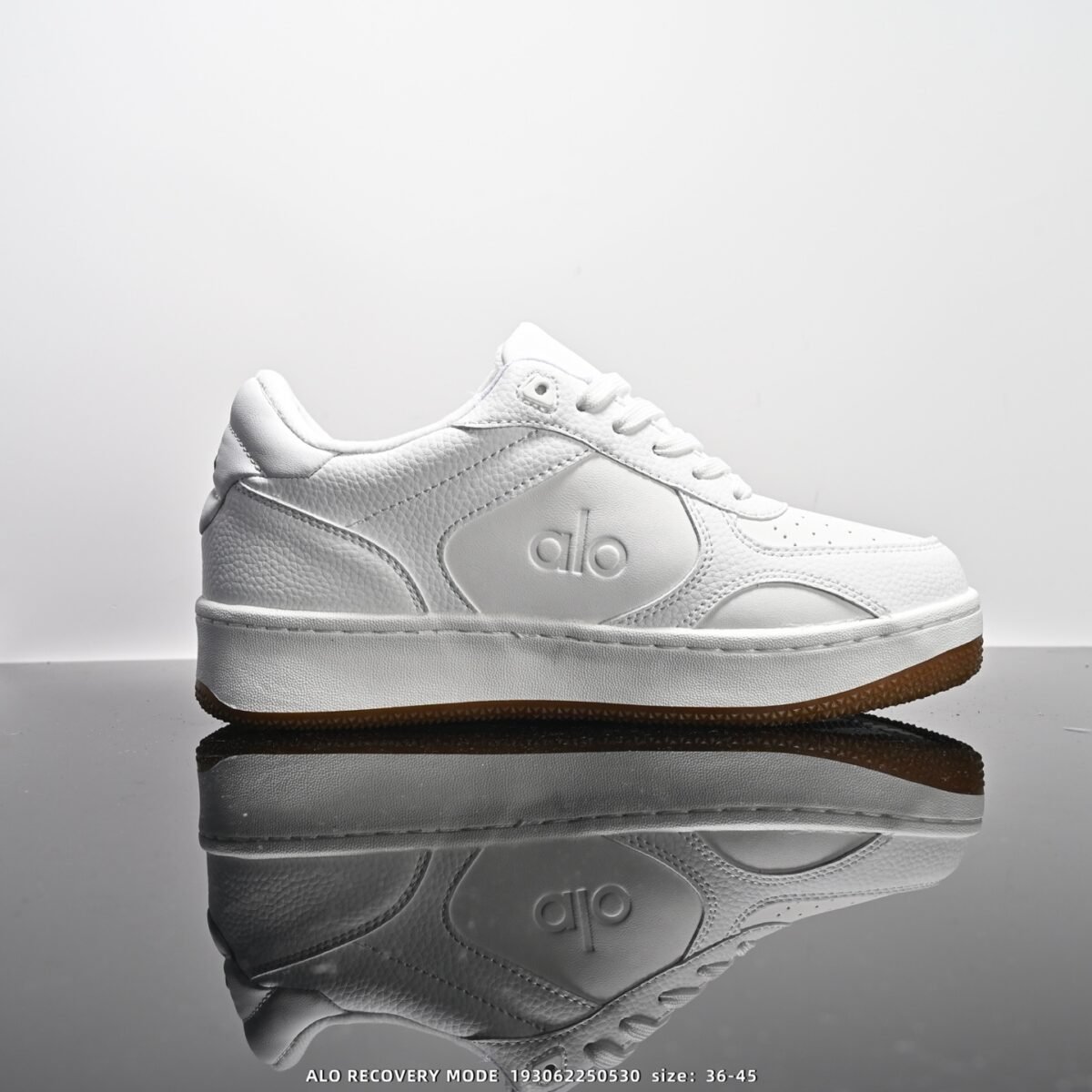 ⁦حذاء ALO YOGA RECOVERY MODE⁩ - الصورة ⁦2⁩