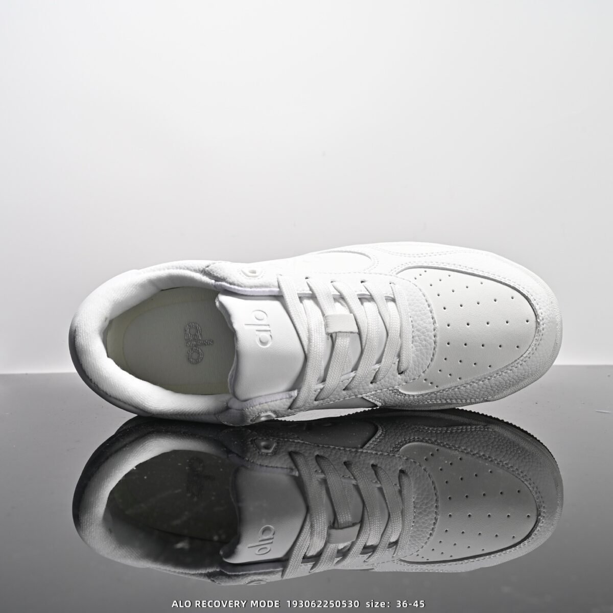 ⁦حذاء ALO YOGA RECOVERY MODE⁩ - الصورة ⁦4⁩