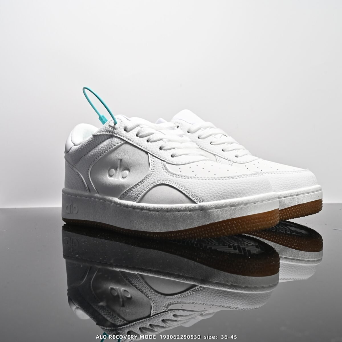 ⁦حذاء ALO YOGA RECOVERY MODE⁩ - الصورة ⁦5⁩