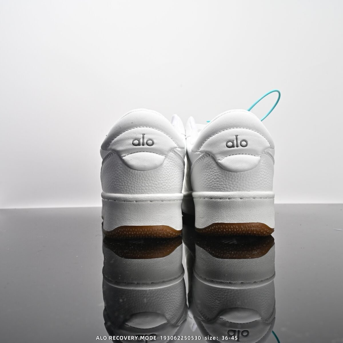 ⁦حذاء ALO YOGA RECOVERY MODE⁩ - الصورة ⁦6⁩
