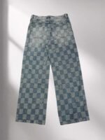 ⁦بنطلون جينز لويس فويتون عصري فضفاض بتصميم فسيفساء منقوش، بنطلون جينز رسمي.⁩ - الصورة ⁦2⁩