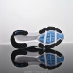 ⁦حذاء NIKE Zoom VOMERO 18⁩ - الصورة ⁦3⁩