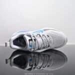 ⁦حذاء NIKE Zoom VOMERO 18⁩ - الصورة ⁦4⁩