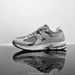 حذاء New Balance 2002R